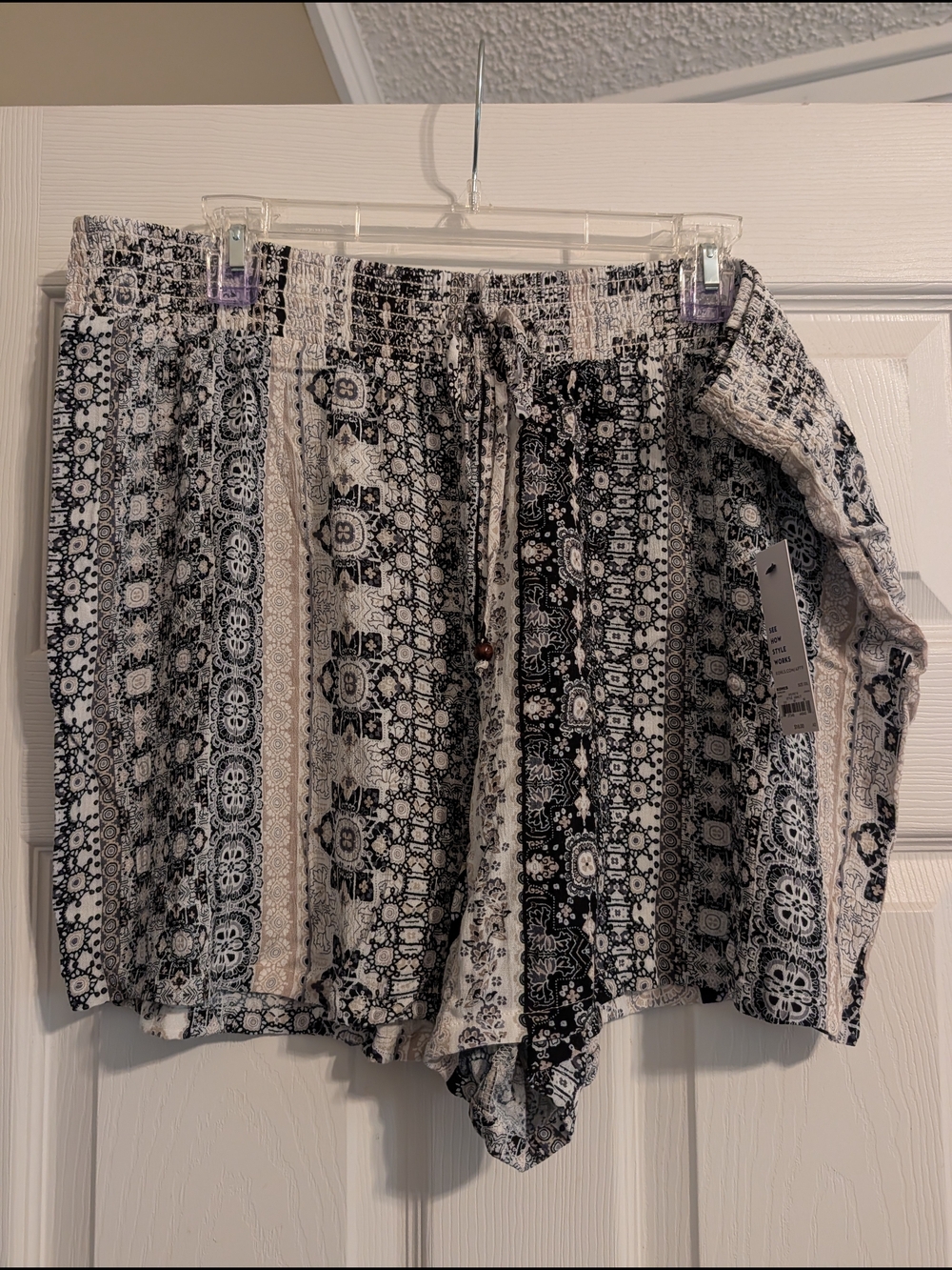 Apt. 9 Black and Cream Printed Shorts